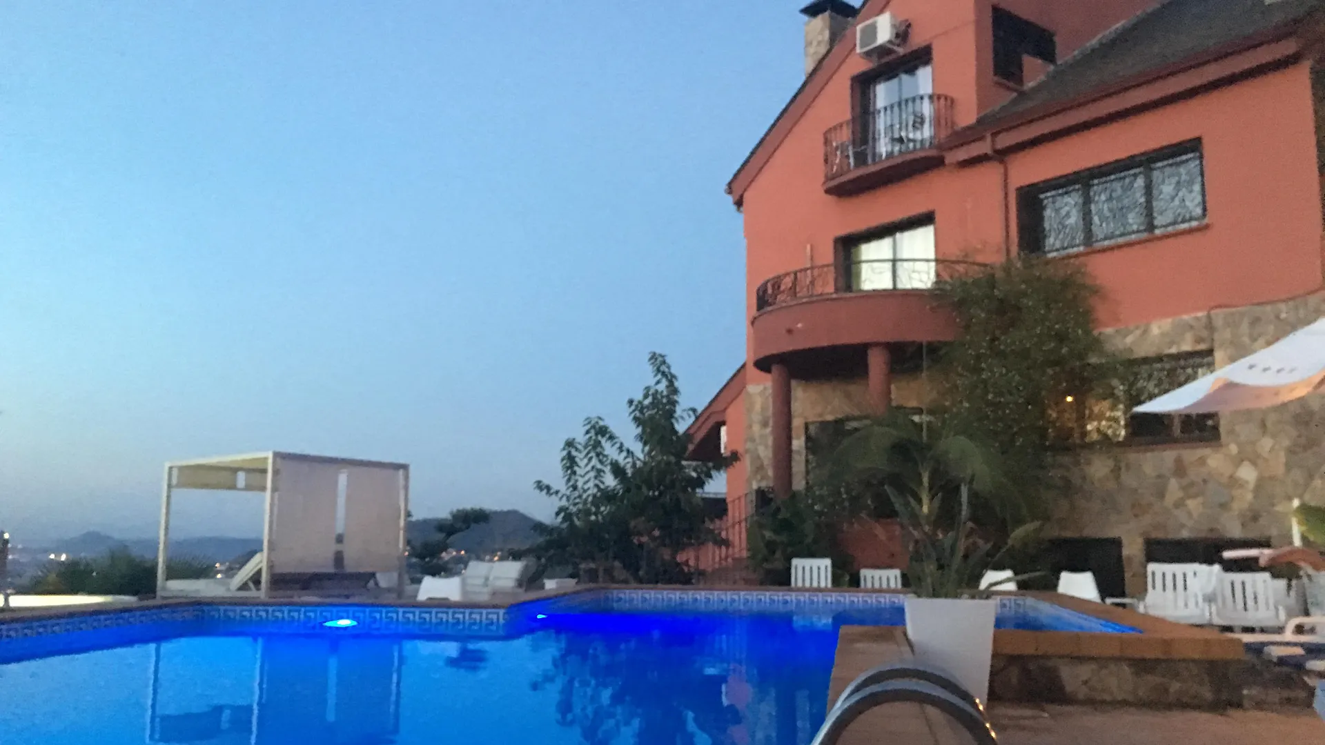 佩蒂特米拉多酒店 Torrelles De Llobregat
