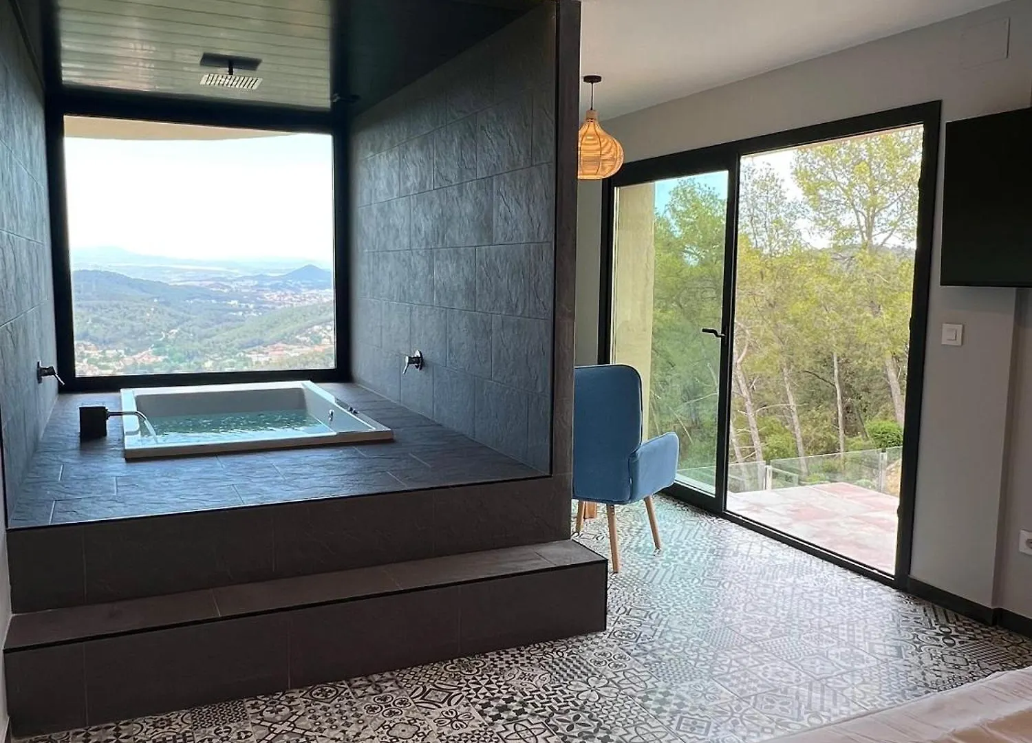 佩蒂特米拉多酒店 Torrelles De Llobregat 3*,